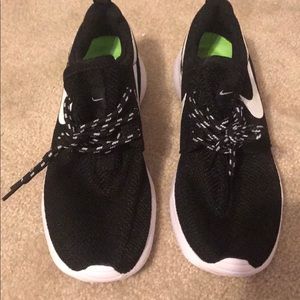 Nike Roshe size 5.5